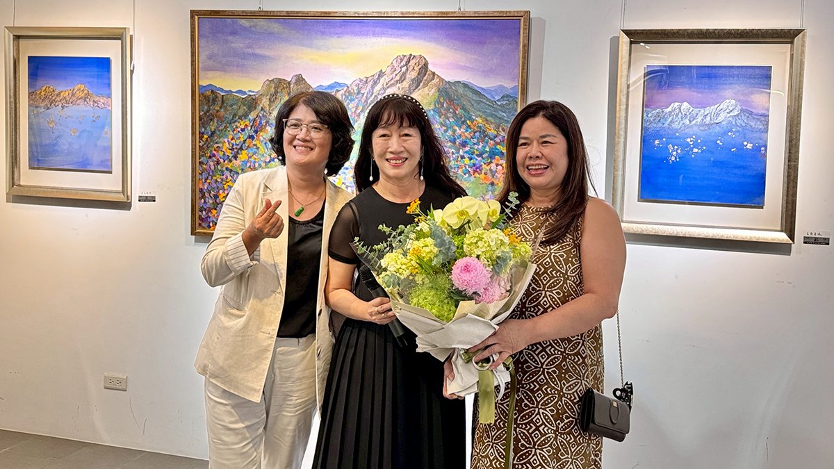 富士山、玉山同框 趙純妙《謐•境》膠彩個展呈現山之詩意 3 line oa chat 250810 213936