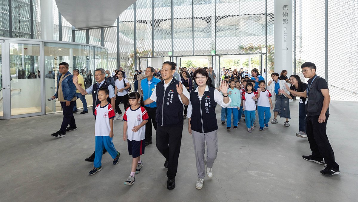 全臺首座美術館與圖書館共構 「臺中綠美圖」啟動試營運 展現藝術閱讀共生願景 1 1zhangdachunfumishuzhangjianshejuchendatianjuzhang