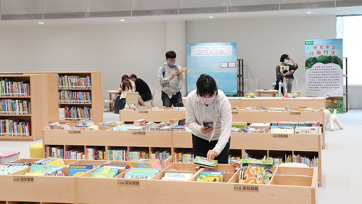 全臺首座美術館與圖書館共構 「臺中綠美圖」啟動試營運 展現藝術閱讀共生願景 5 6minzhongkeyutushuguangeyuelanqushoujijieshutupian