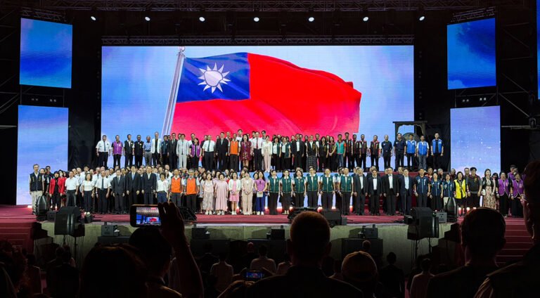 guoqingwanhuirenqibaopengchaoguo20dagongshangtuant