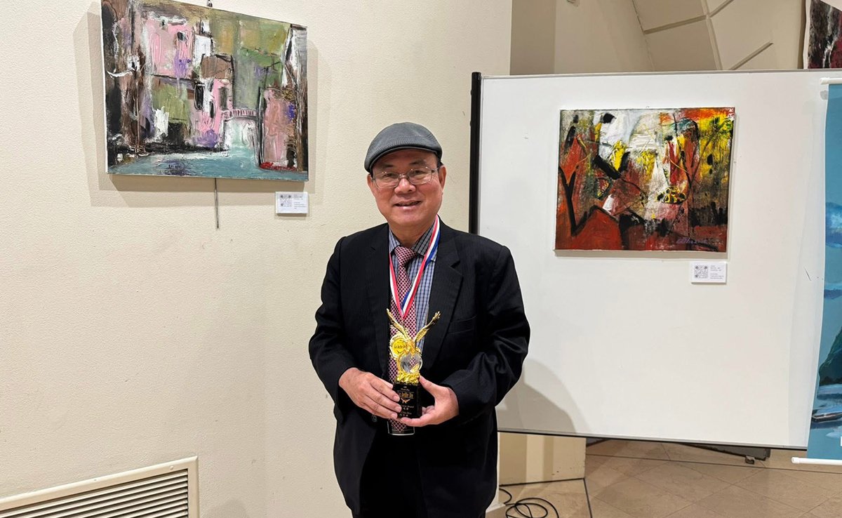 文化部前次長林金田揮灑「離形‧心象」 成美藝廊開展展現心靈風景 1 line oa chat 251010 113340