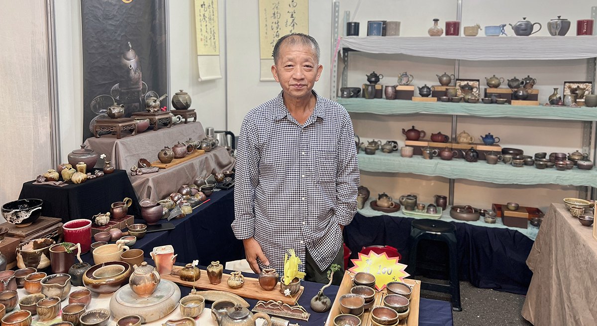 魏東輝「火與土對話」柴燒陶吸睛 東方陶工坊展現茶器極致之美 1 line oa chat 251010 114658
