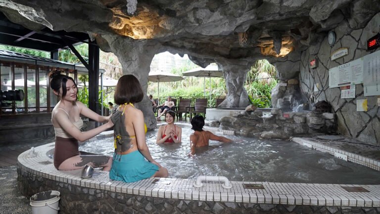 光復節連假趣哪裡?北中南花展、老街、火舞節 精彩連連 8 thumbnail03guanzilingnijiangwenquantainanshiguangu