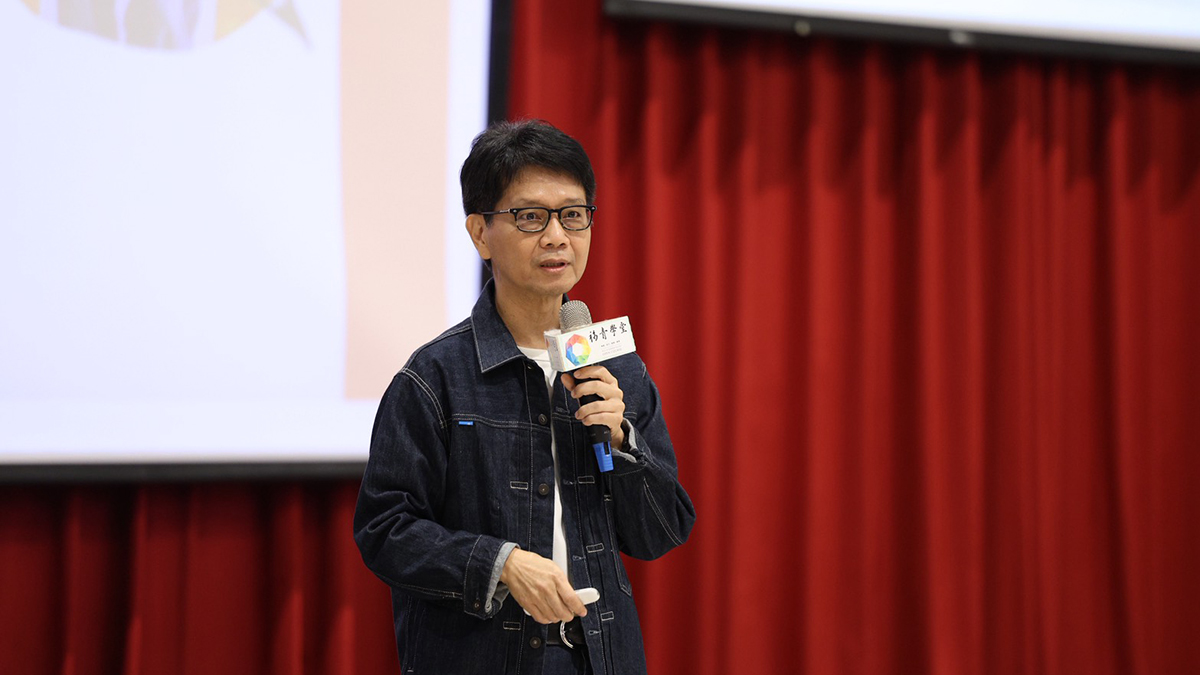 侯文詠中山醫大談人生選擇:保留抽屜給「讓自己快樂的事」 1 01zhimingzuojiahouwenyongshouyaozhizhongshanyidafe