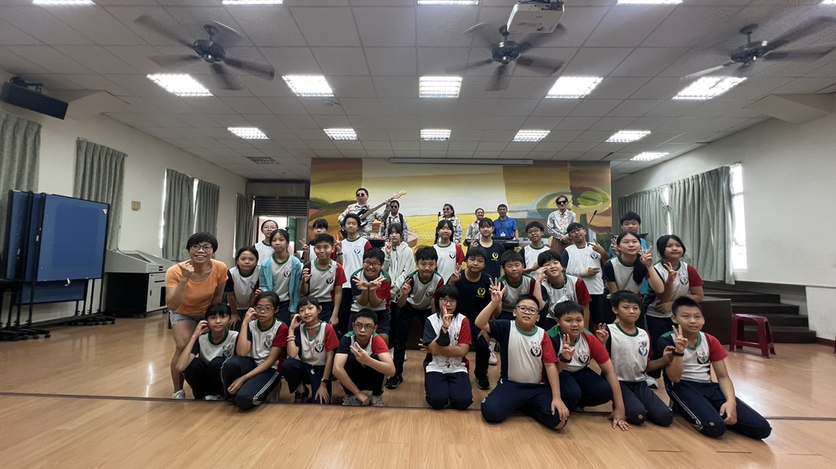 視障黑墨鏡樂團走進成功國小 用音樂敲開孩子心中的理解與善意 2 line oa chat 251120 112114
