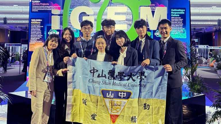 01zhongshanyidaigemtuanduizaibalifanersaimenzhanla