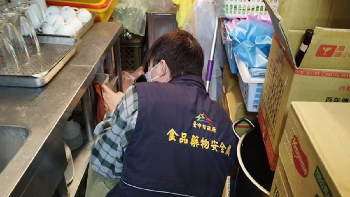 春水堂台中門市出包 清潔中保溫瓶誤當回沖容器釀3人不適 2 1764578083883