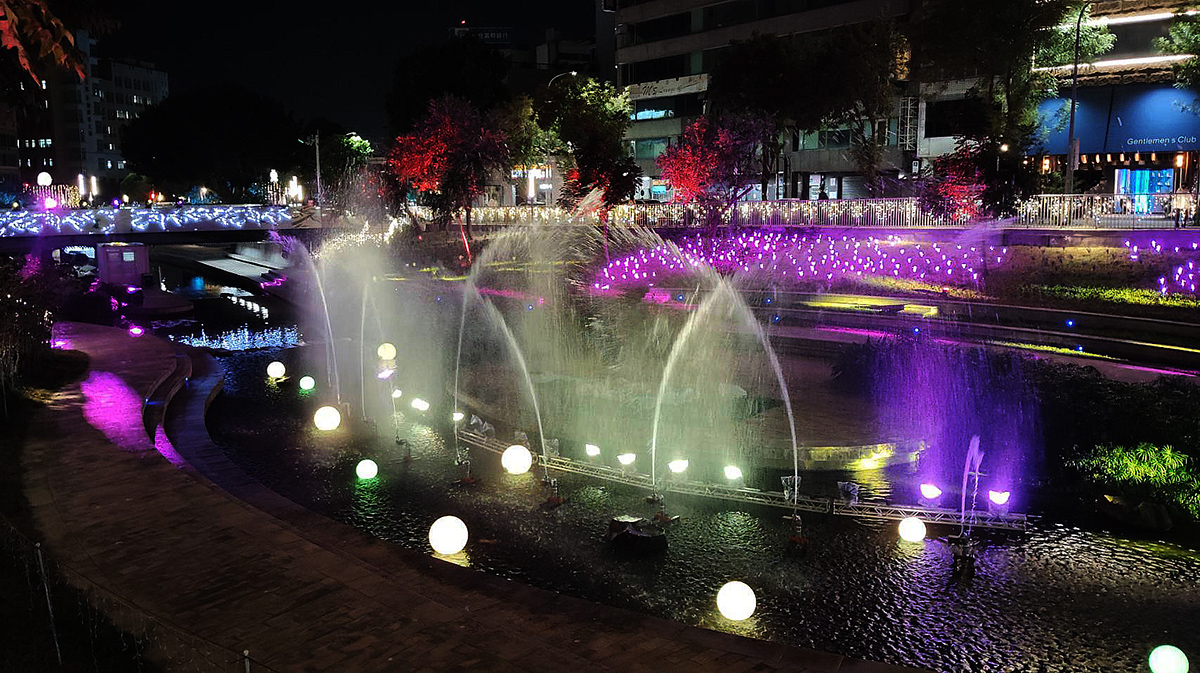 全台耶誕燈節點亮冬夜 六都拚創意 主題燈區、音樂會帶動節慶商機 6 450655 0