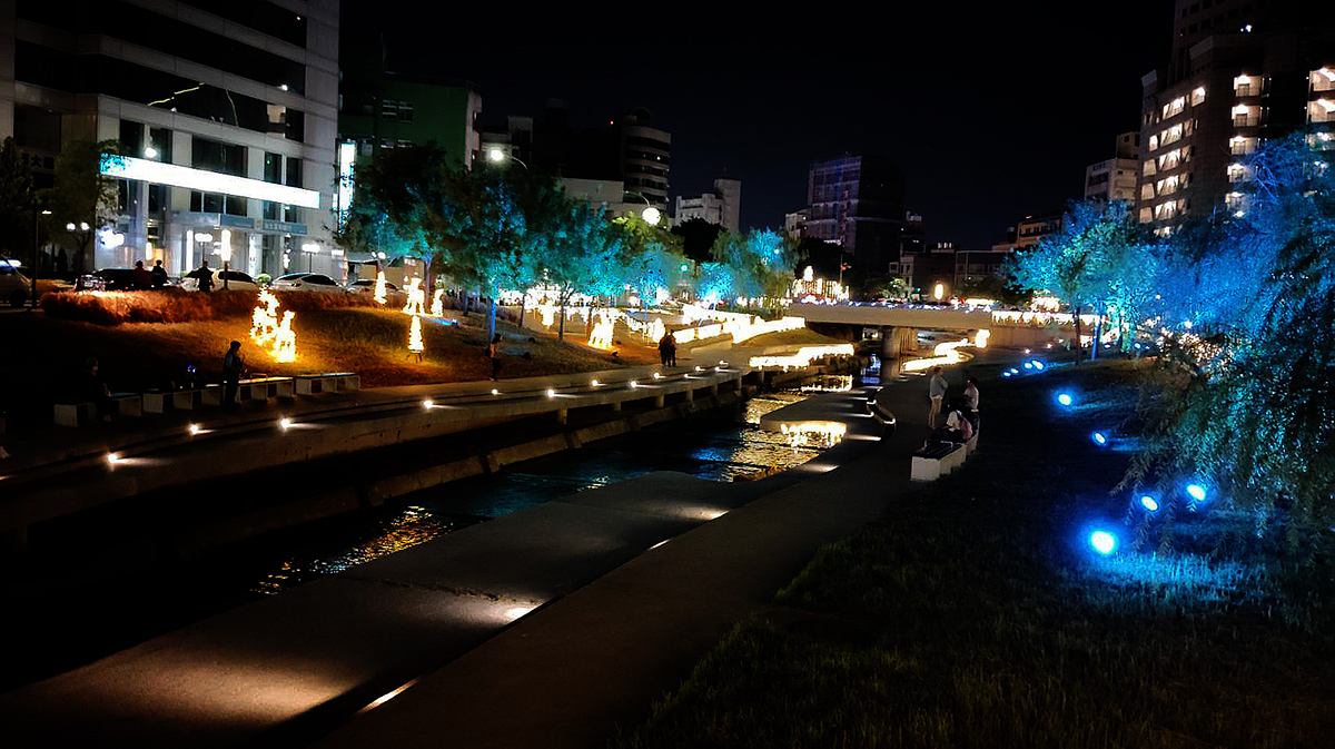 全台耶誕燈節點亮冬夜 六都拚創意 主題燈區、音樂會帶動節慶商機 5 450657 0