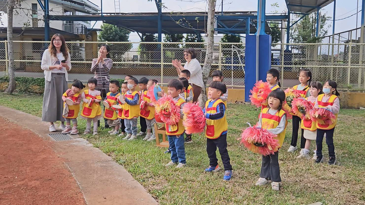 守護家園的象徵 三隻石犀牛落腳忠孝國小 延續埔里牛眠里祈安文化 3 line oa chat 251204 184857 group 1