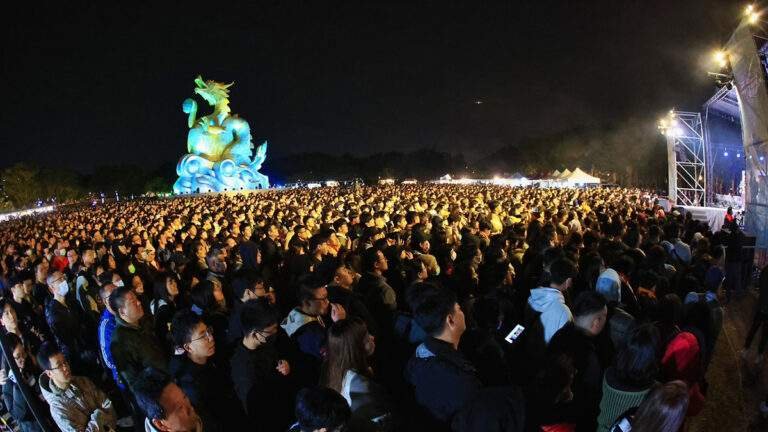 022026nankeyingxiyinlejiehuodongrenchao