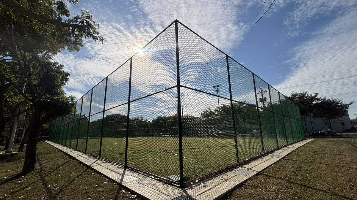 dayawurenzhitianrancaozuqiuchangwaiguan