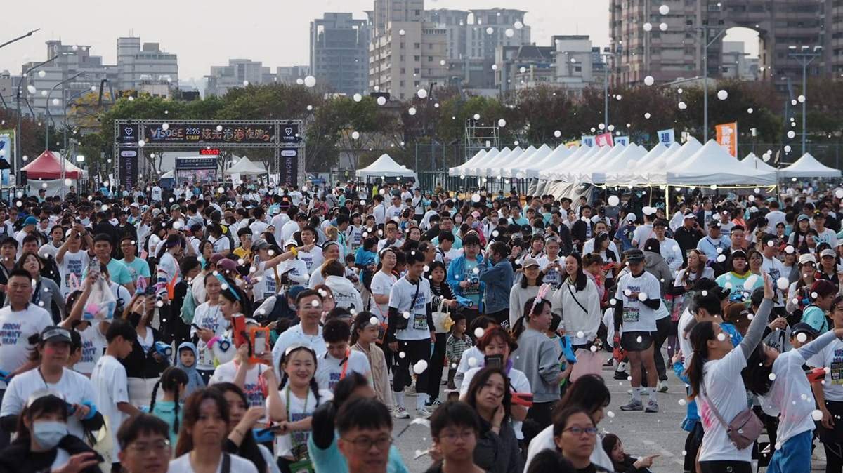 DJ 音樂+星光派對點亮夜空 「VISOGE 炫光泡泡夜跑」吸引逾5千人參與 2