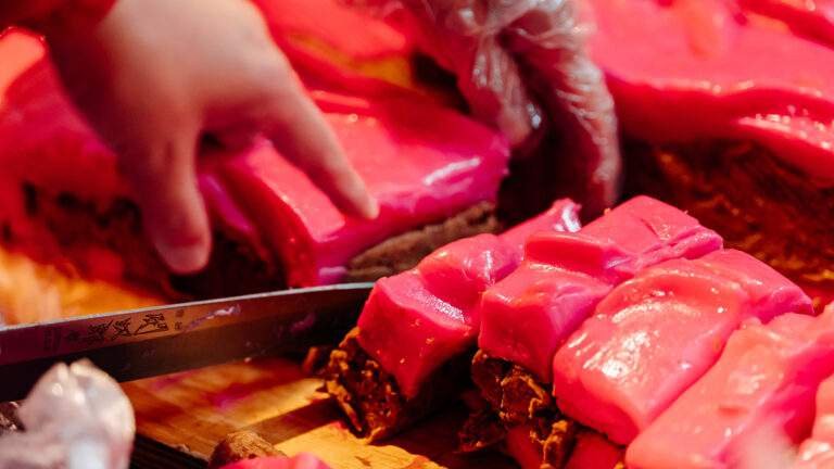 dongshixindingbanyoubieyufangjianchangjiandehongdo