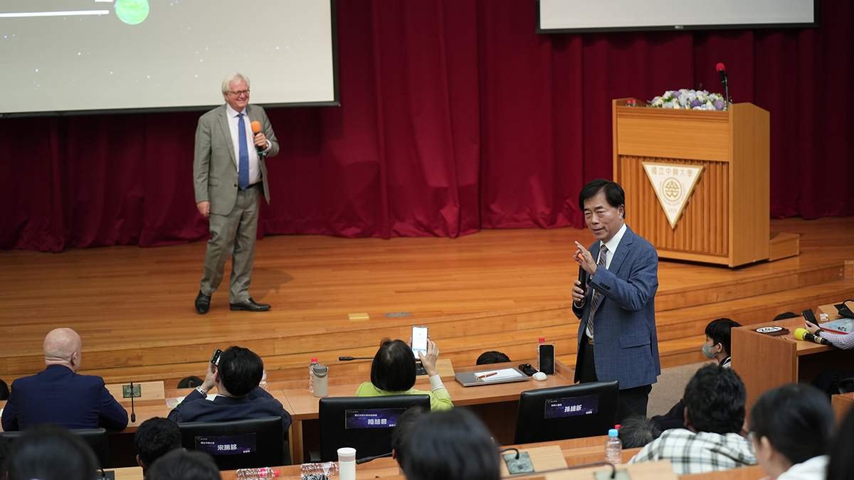 諾貝爾物理學獎得主施密特蒞臨中興大學 惠蓀講座座無虛席、跨世代共聆宇宙與未來 4