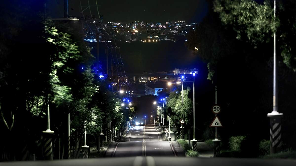 jianshejujinriwanchengdaduqusuyoulansegongluzhiche