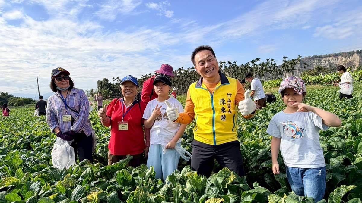 親子下田學食農 竹山鎮公所辦拔蘿蔔體驗推廣在地農產 1 line oa chat 260117 223625 group 2