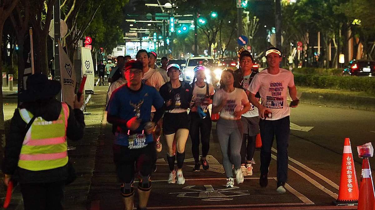 DJ 音樂+星光派對點亮夜空 「VISOGE 炫光泡泡夜跑」吸引逾5千人參與 3