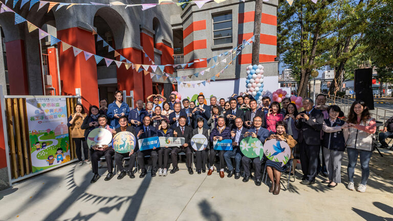 zhongxingdaxueyuangongzinyutuoyingzhongxinkaiyuand