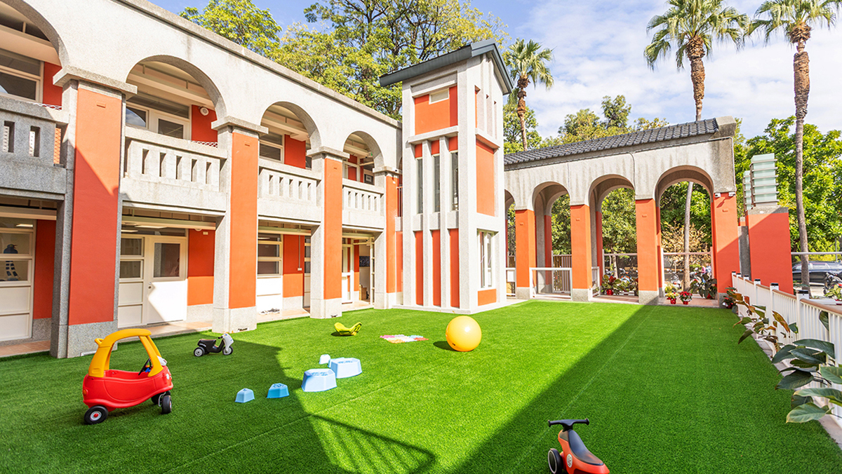 zhongxingdaxueyuangongzinyutuoyingzhongxinsheyouyu 1