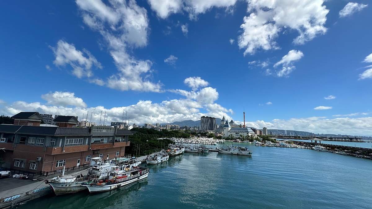 金馬迎春到淡水走春 情人橋鋪「馬祥厚運」紅毯討吉利 1 tu4yurenmatouyugangfengqing