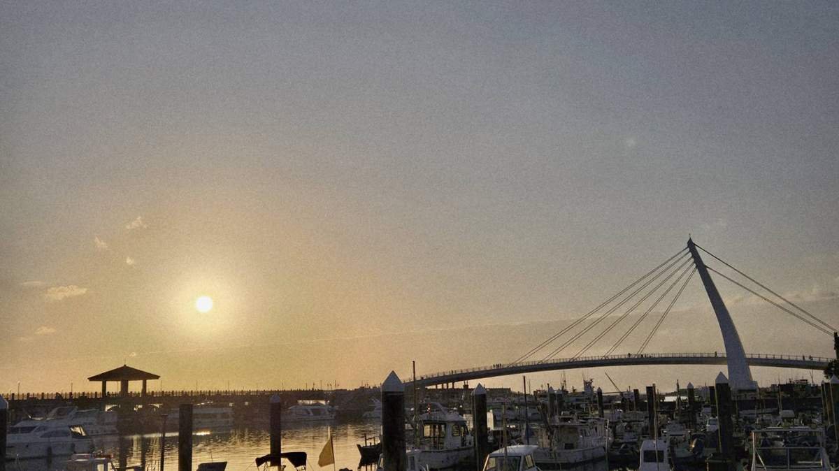 金馬迎春到淡水走春 情人橋鋪「馬祥厚運」紅毯討吉利 2