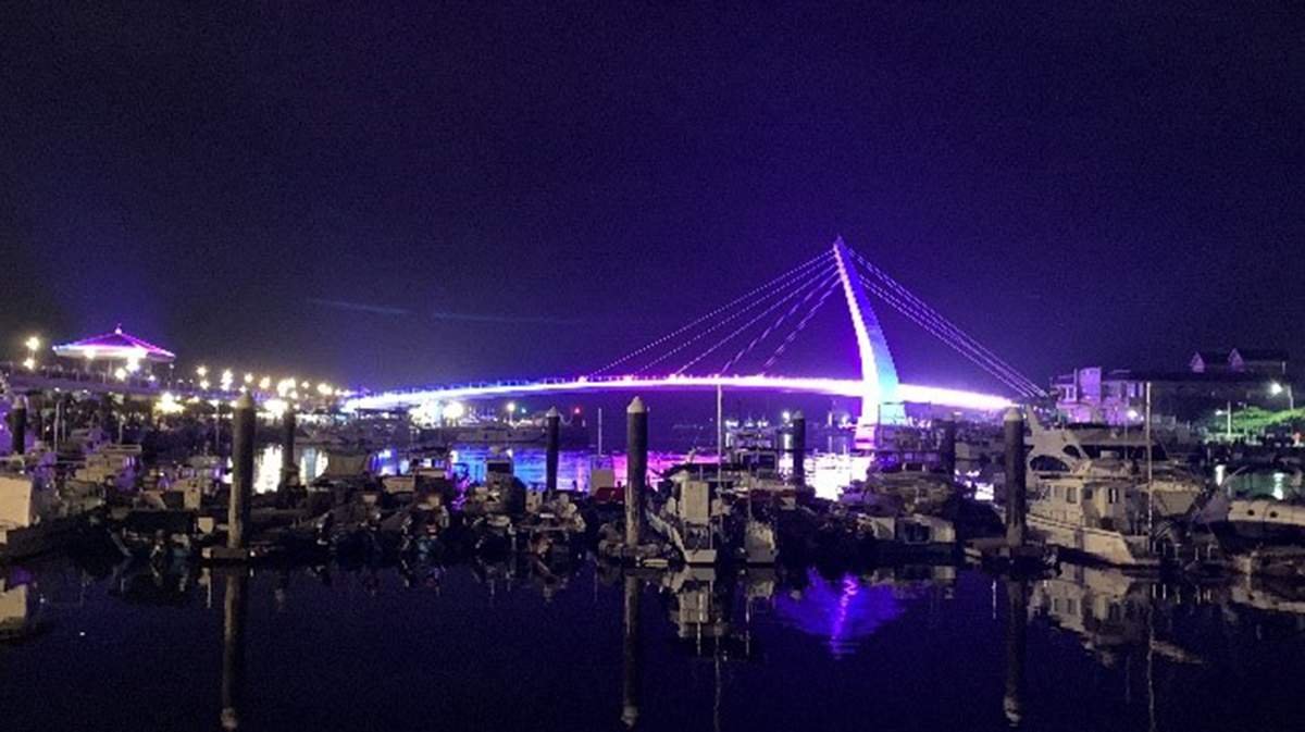 金馬迎春到淡水走春 情人橋鋪「馬祥厚運」紅毯討吉利 5 tu6yewandeqingrenqiao