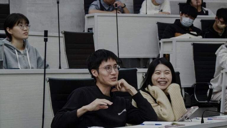 canyuxueshengyulaoshifenxiangxinqinggushi