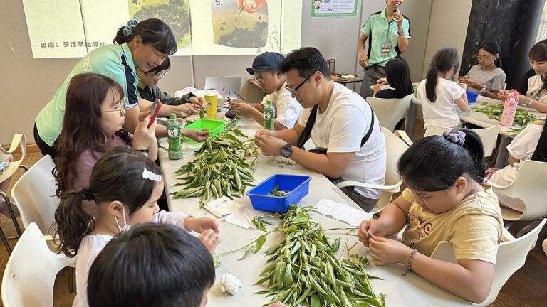 06daxiaopengyouyiqidongshousimawei