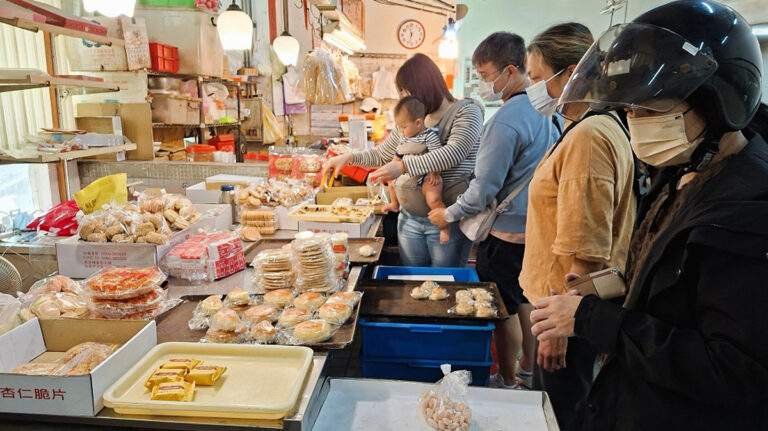 2yongnanxingbingpuweizaibaoanshichangyiloushenshou