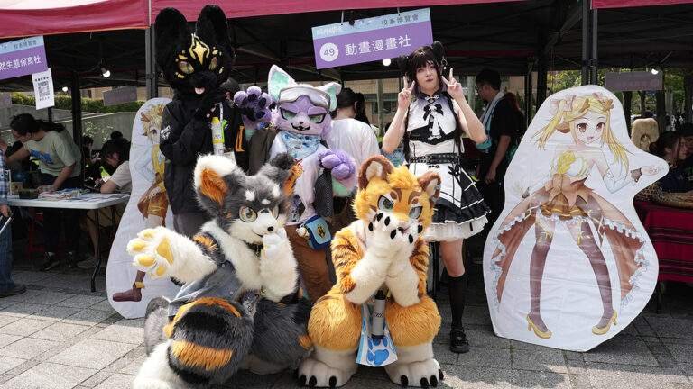 donghuamanhuashechudongrenoudashouhuanying2