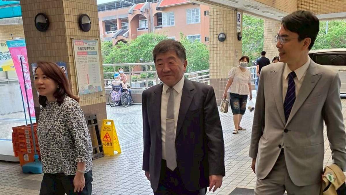 連假慰勞醫護 温世政籲補強南投急重症醫療、縮短偏鄉就醫距離 2 line oa chat 260406 113023 group 1