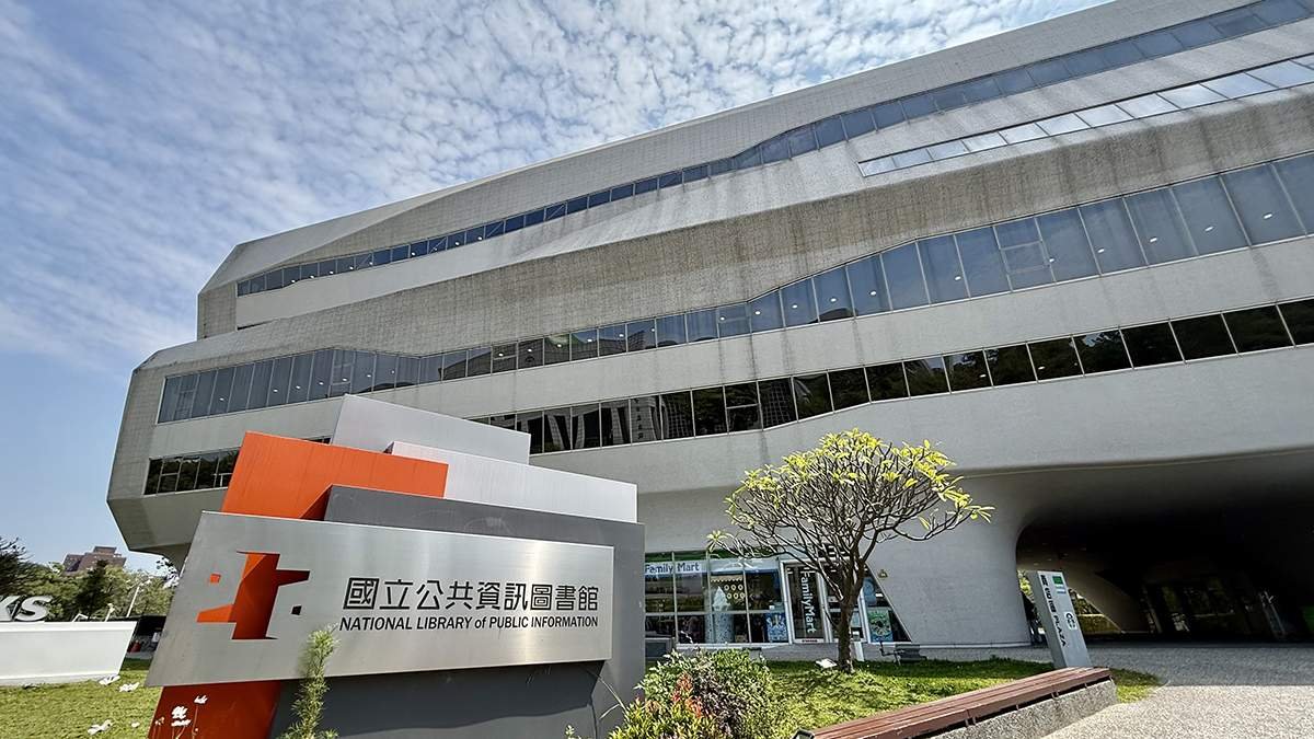 台中23路公車爆紅!「書香路線」月載9萬人 搭車變微旅行 5