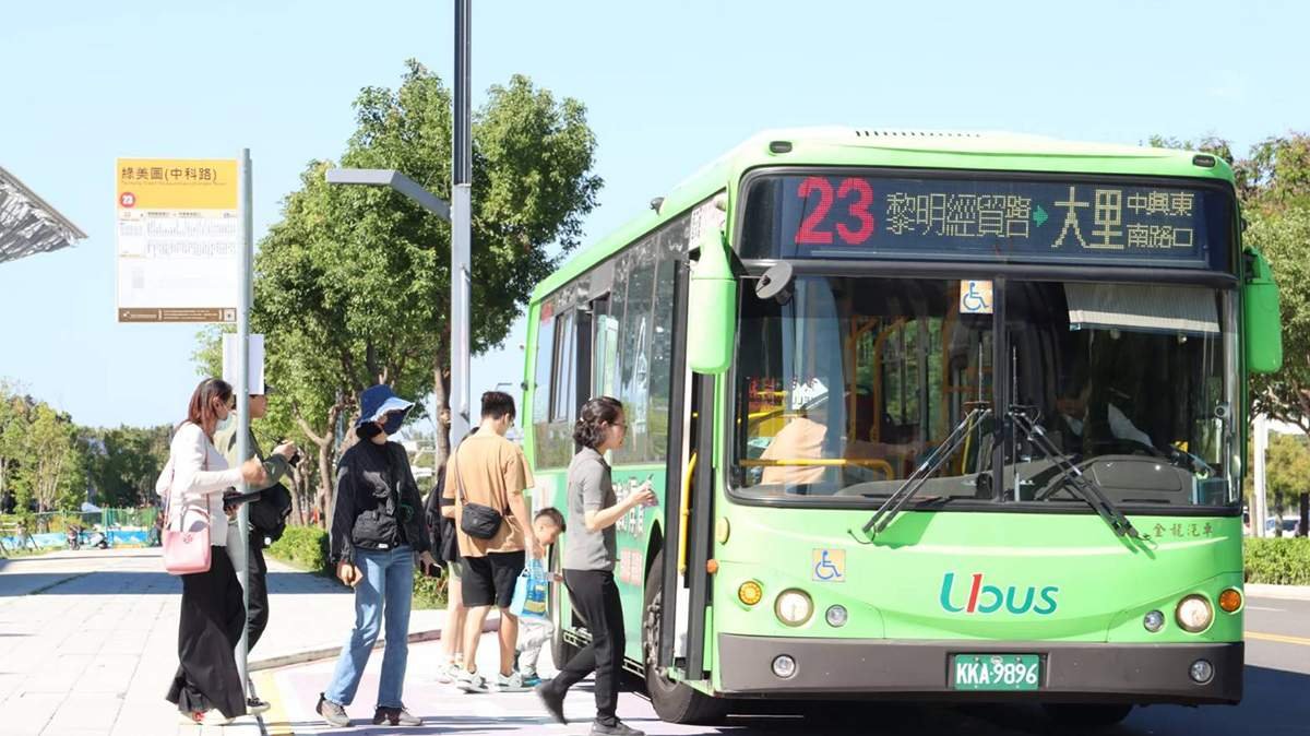 台中23路公車爆紅!「書香路線」月載9萬人 搭車變微旅行 1