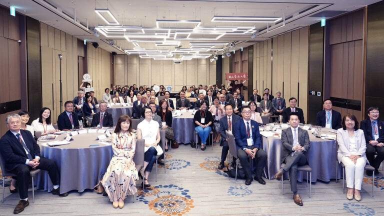 tushuoliutianxiadaxuegongminjiangjixiaozhangbanxue