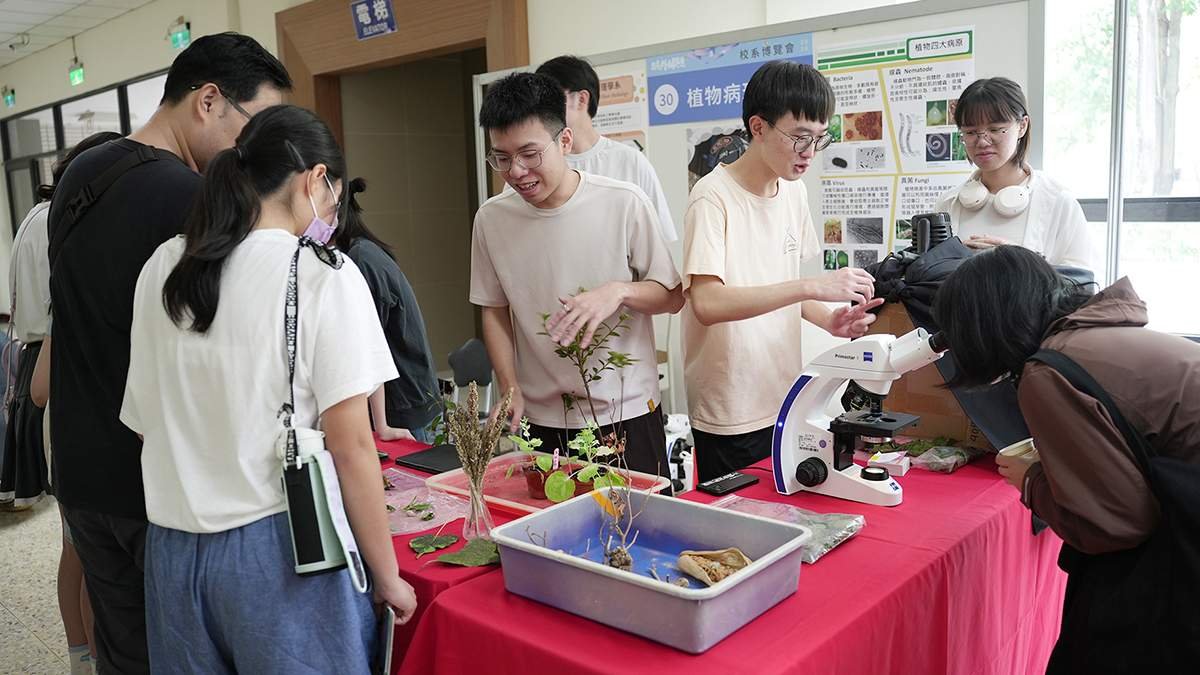 zhongxingdaxueopenhousexisuobolanhuirenaodengchang 1