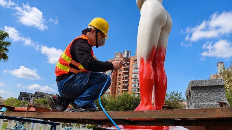 豐樂雕塑公園54件作品啟動保養 台中建設局分階段修復藝術地景 6 03touguozhuanyexiufuyuxitonghuaweihuzuoyerangyuanq