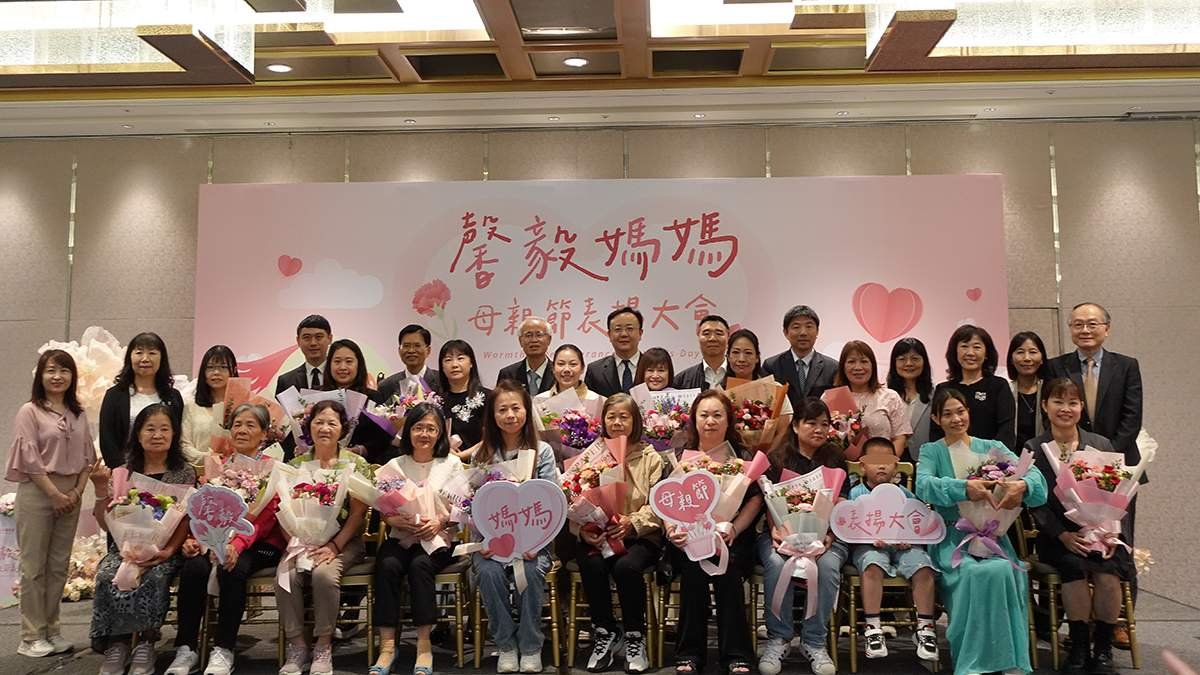 suoyoushoujiangmuqinheyingyuzhangguanguibinheying