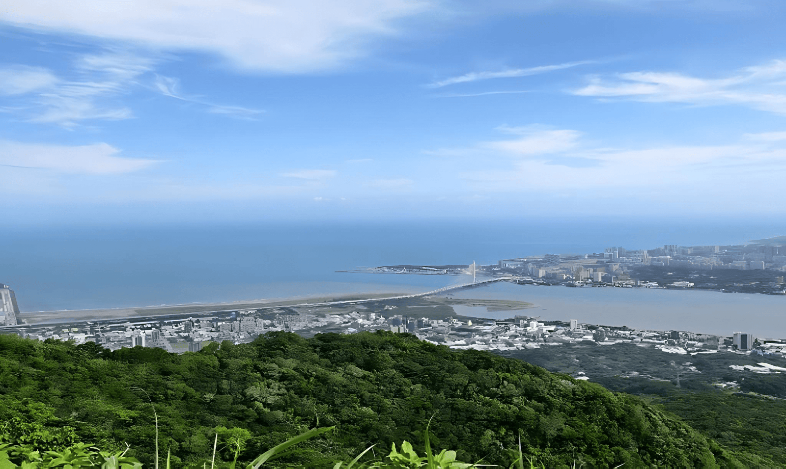雙北夏日觀光 白天觀音山眺淡江大橋、入夜看水舞嘉年華 1 guanyinshanyinghanlingyuantiaodanjiangdaqiaomeijin