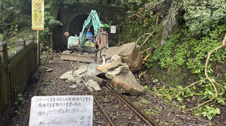阿里山林鐵受豪雨影響 6月12日本線持續停駛 1 line oa chat 260611 154638 group 2