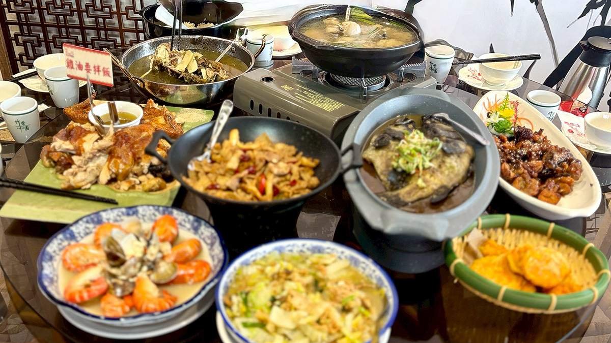民雄美食版圖添新亮點 竹香園甕仔雞插旗嘉義 獨創甕缸烘烤泰國蝦吸客 4 line oa chat 260705 213617