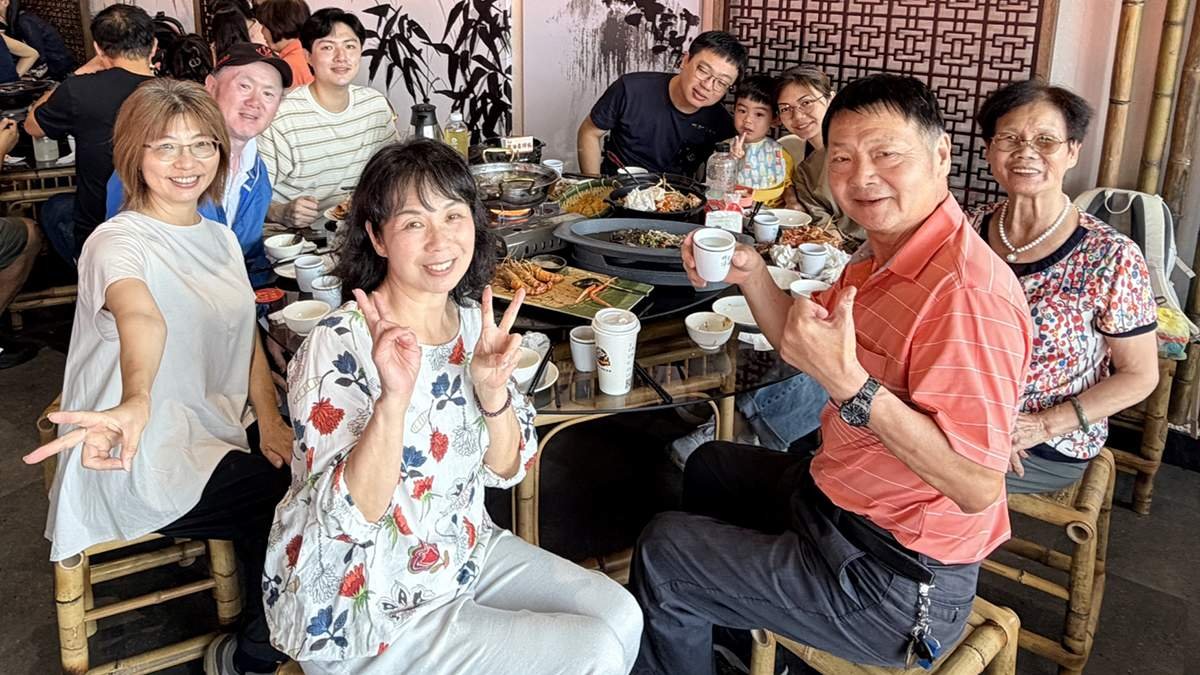 民雄美食版圖添新亮點 竹香園甕仔雞插旗嘉義 獨創甕缸烘烤泰國蝦吸客 2 line oa chat 260705 213619