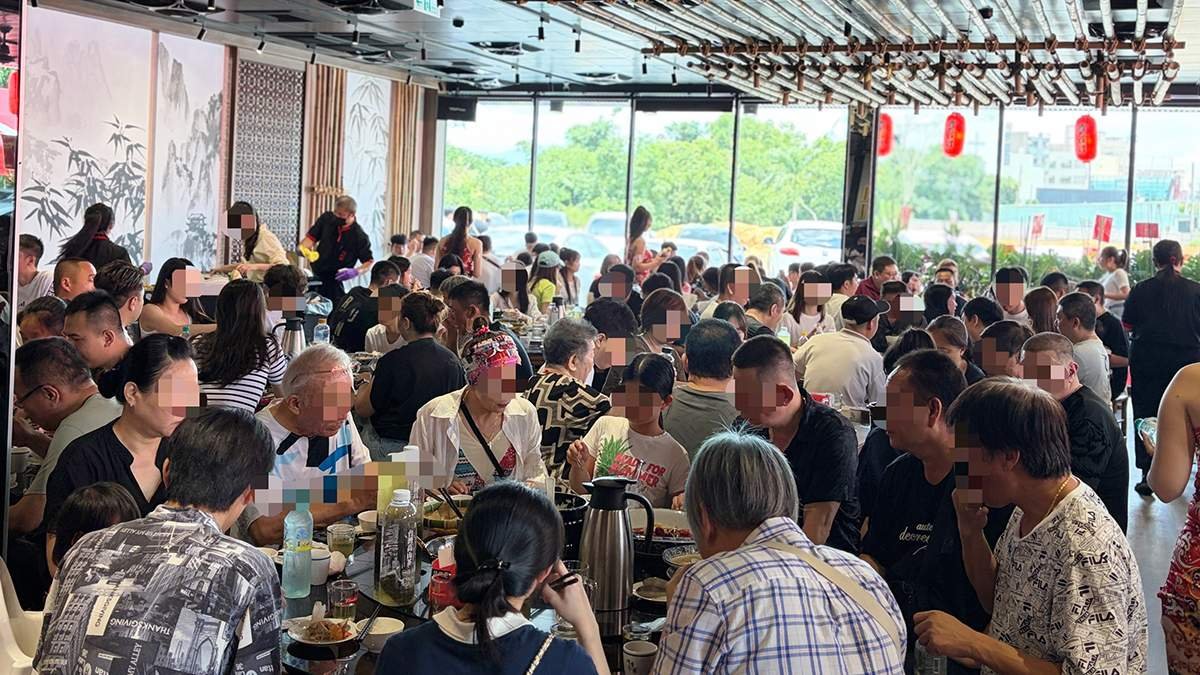 民雄美食版圖添新亮點 竹香園甕仔雞插旗嘉義 獨創甕缸烘烤泰國蝦吸客 3 line oa chat 260705 213621