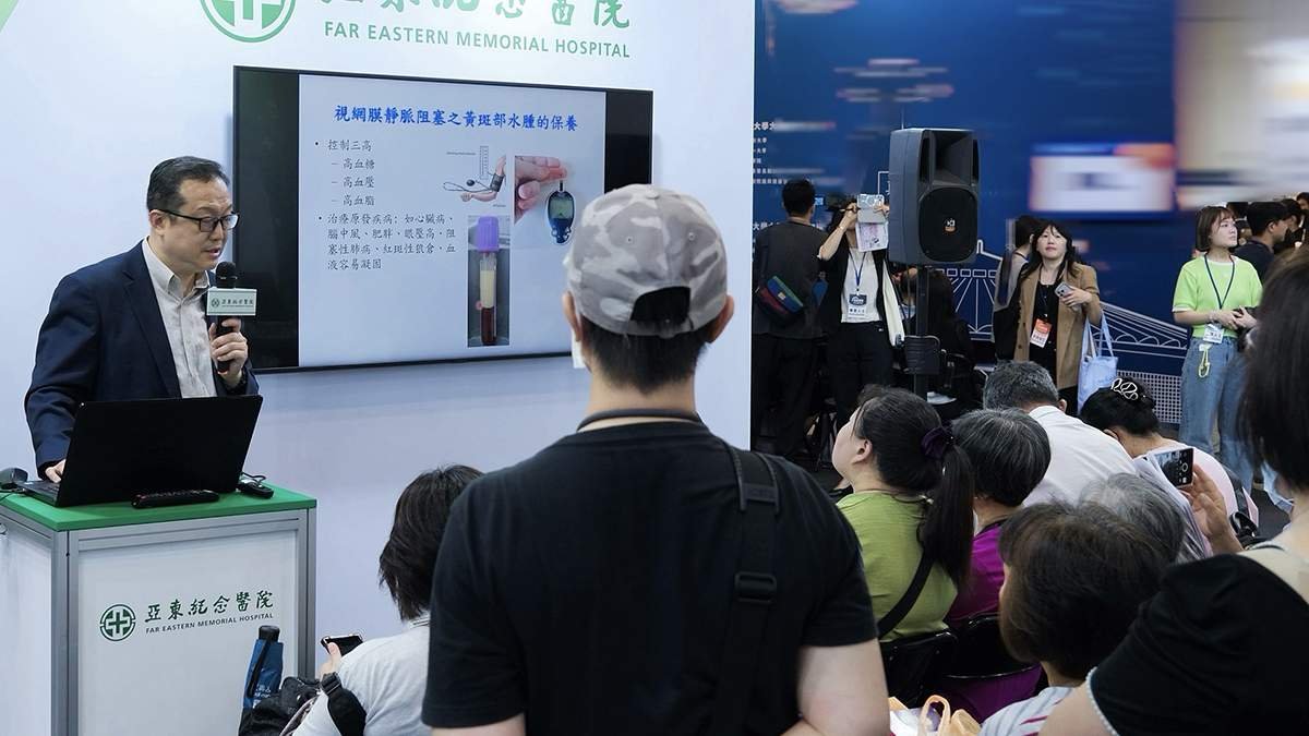超高齡時代健康怎麼顧?亞東醫院打造「再青春」體驗館 AI步態、腦健康、VR療癒一次玩 5 line oa chat 260807 130918