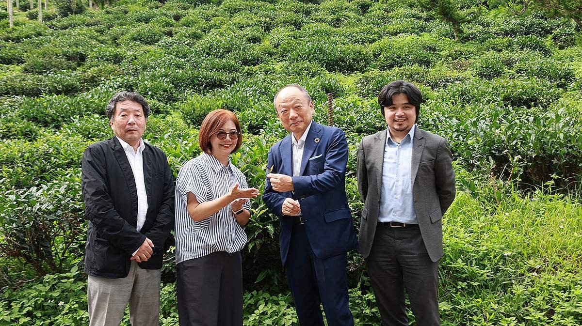 日本森永會長走訪日月潭茶區 近90年台日紅茶淵源再連線 1 line oa chat 260820 111749 group 0