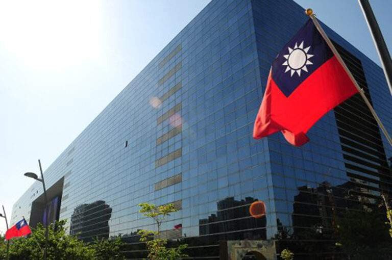 台中市府4官涉勞務採購案洩密遭搜索 顏迺倫、李政軒交保限制出境 9 taizhongshizhengfu