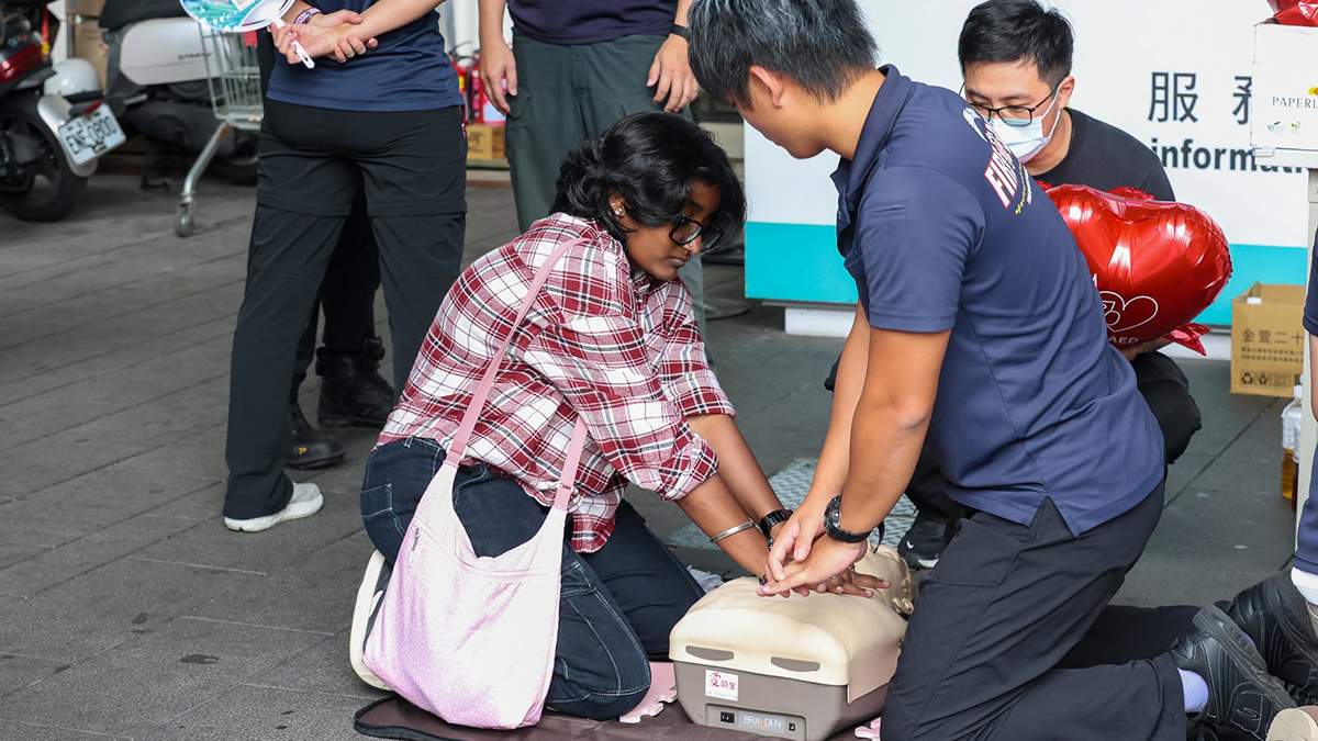 急救不分語言!台中東協廣場教CPR 台越印泰多語教學新住民移工都學得會 4 800993903 2125120011424540 5692590963005745084 n