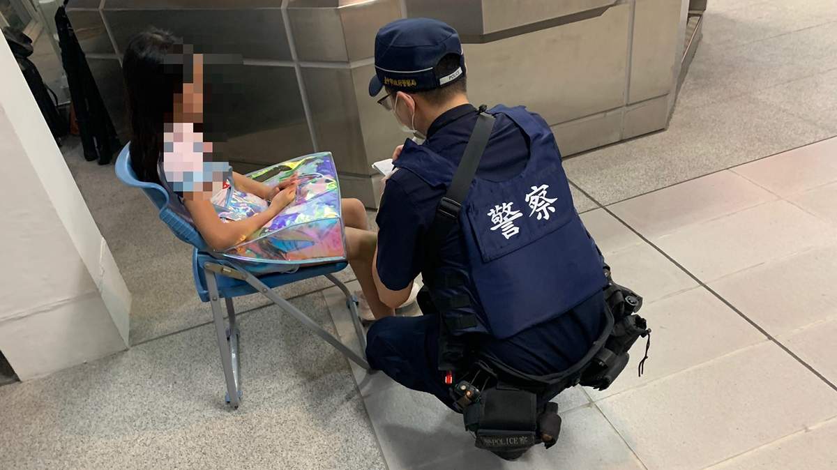 女童哭喊「爺爺上車了!」 獨留台中捷運月台警助12分鐘後團圓 2 IMG 3796 0