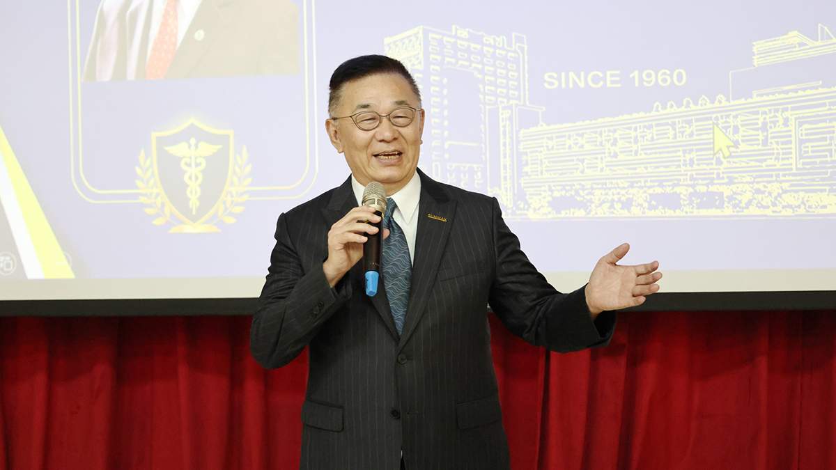 中山醫大獲双美捐百萬獎學金 3年助22名醫學生逐夢 5 双美生技董事長暨學習長林齊國勉勵中山醫大學子持續學習,將所獲支持化為服務社會的力量。