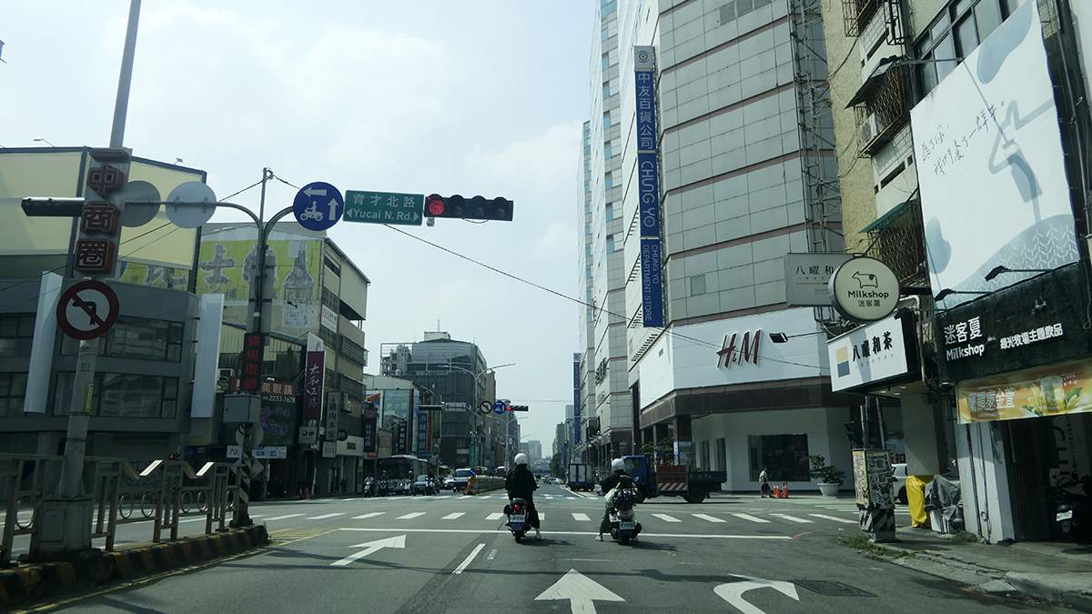 台中拉麵店爆偷拍案!員工廁所裝針孔 檢警急尋4天到店女性 2 台中市北區三民路、中友百貨附近一家連鎖拉麵店爆出偷拍案!